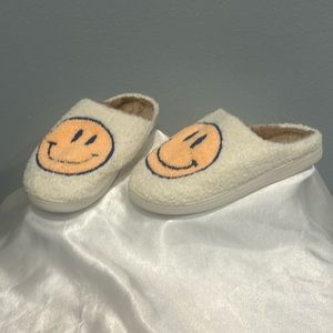 Men’s HAPPY FACE SLIPPERS WHITE/YELLOW/BLUE BORDER